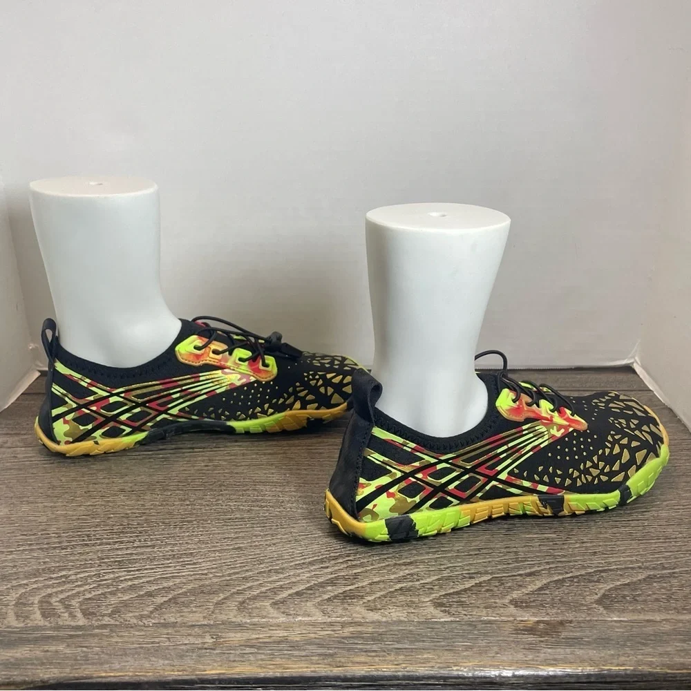 Women’s outdoor Geometric Sneakers. Quick dry. Pre-owned. Size 40.